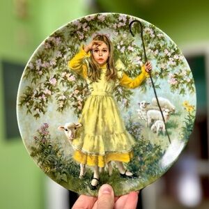 VTG Round Charming Bo Peep Porcelain Farmhouse Cottagecore Wall Plate Art Decor